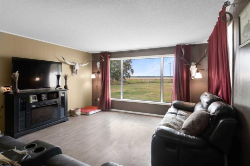 74078 Range Road 13, Debolt, AB - Indoor Photo Showing Living Room