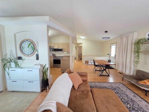 58 Pinnacle Crossing, Grande Prairie, AB - Indoor Photo Showing Living Room