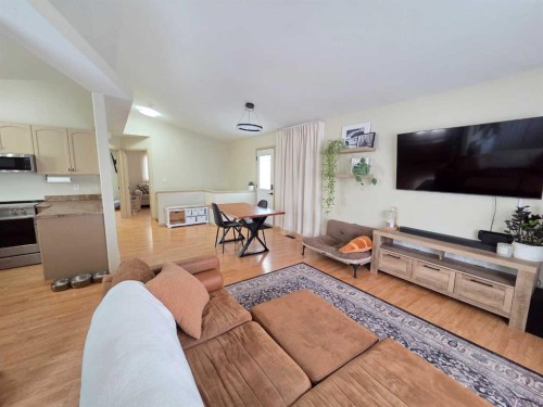 58 Pinnacle Crossing, Grande Prairie, AB - Indoor Photo Showing Living Room