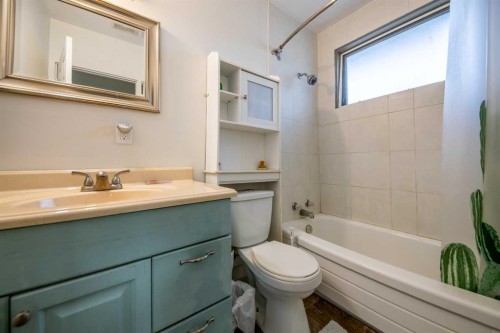 10226 111 Avenue, Grande Prairie, AB - Indoor Photo Showing Bathroom