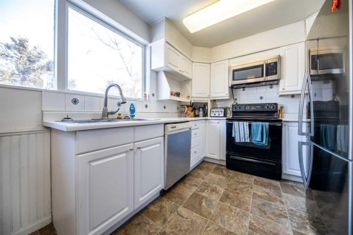 10226 111 Avenue, Grande Prairie, AB - Indoor Photo Showing Kitchen