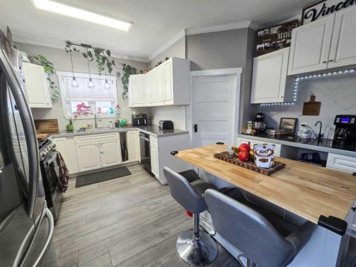 4704 47 Avenue, Spirit River, AB - Indoor Photo Showing Kitchen