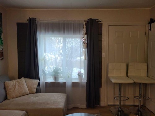 5217 50 Street, Eaglesham, AB - Indoor Photo Showing Living Room