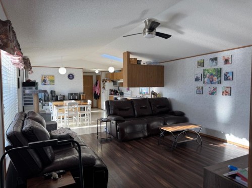 10405 99 Street, Fairview, AB - Indoor Photo Showing Living Room