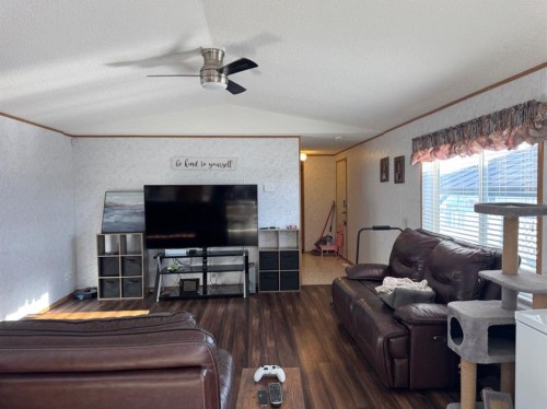 10405 99 Street, Fairview, AB - Indoor Photo Showing Living Room