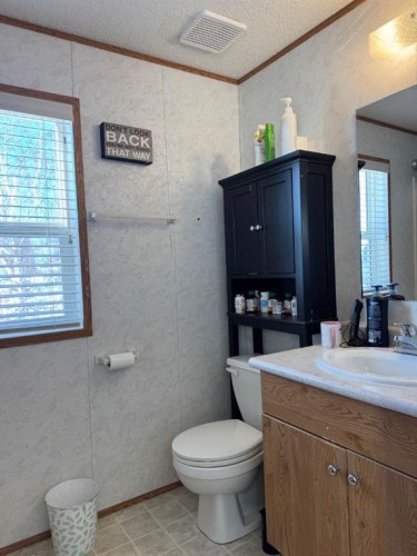 10405 99 Street, Fairview, AB - Indoor Photo Showing Bathroom