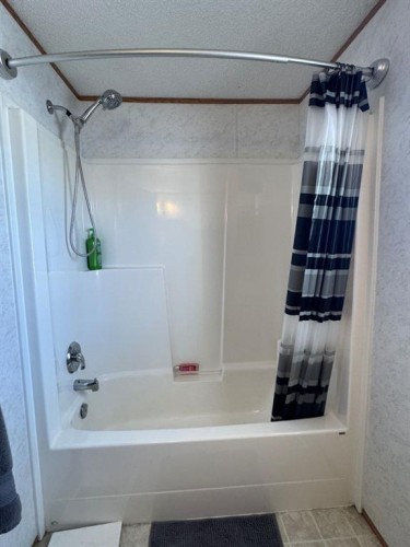 10405 99 Street, Fairview, AB - Indoor Photo Showing Bathroom