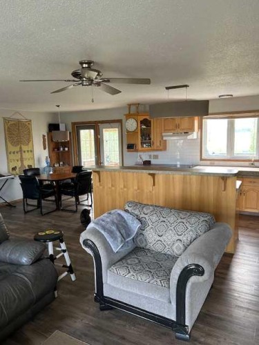 18142 Township Road 1102, Rural Mackenzie County, AB - Indoor Photo Showing Living Room