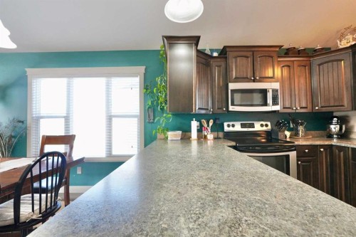 9122 130 Avenue, Peace River, AB - Indoor Photo Showing Kitchen