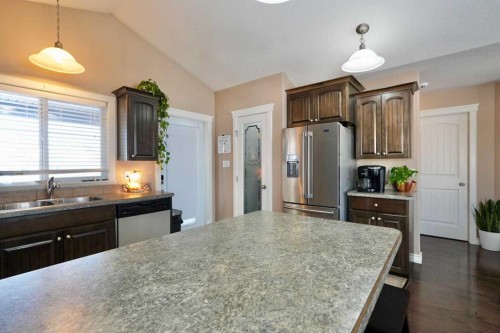 9122 130 Avenue, Peace River, AB - Indoor Photo Showing Kitchen With Double Sink