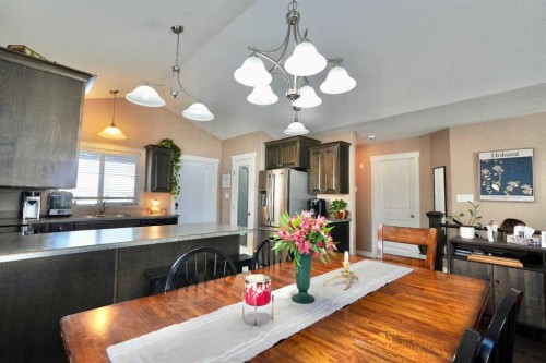 9122 130 Avenue, Peace River, AB - Indoor Photo Showing Dining Room