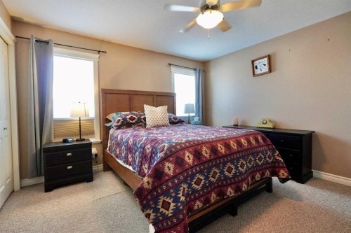 9122 130 Avenue, Peace River, AB - Indoor Photo Showing Bedroom
