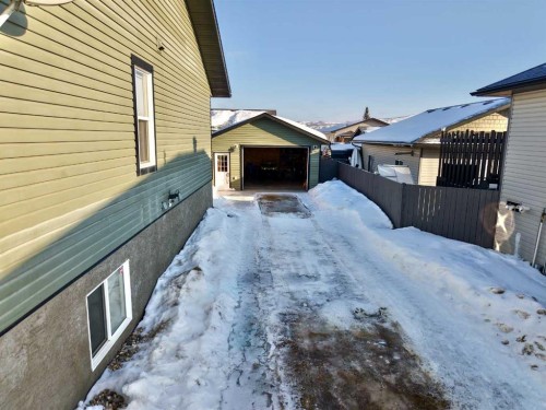 9122 130 Avenue, Peace River, AB - Outdoor With Exterior