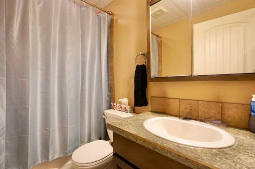 9122 130 Avenue, Peace River, AB - Indoor Photo Showing Bathroom
