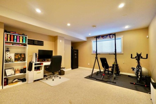 9122 130 Avenue, Peace River, AB - Indoor Photo Showing Other Room