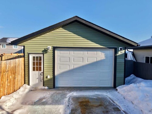 9122 130 Avenue, Peace River, AB - Outdoor With Exterior