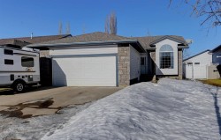 37 Pinnacle Crescent  Grande Prairie, AB T8W 2P6