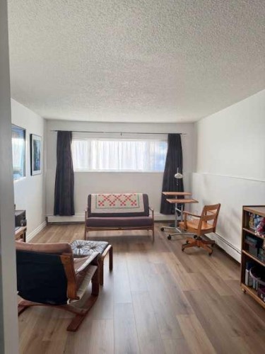 106-11114 Hoppe, Grande Cache, AB - Indoor Photo Showing Living Room
