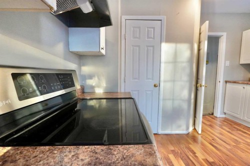 10509 101 Street, Peace River, AB - Indoor Photo Showing Kitchen