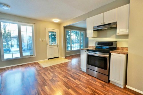 10509 101 Street, Peace River, AB - Indoor Photo Showing Kitchen