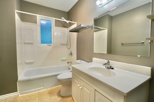 10509 101 Street, Peace River, AB - Indoor Photo Showing Bathroom