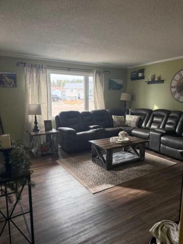 11510 Manning, Grande Cache, AB - Indoor Photo Showing Living Room