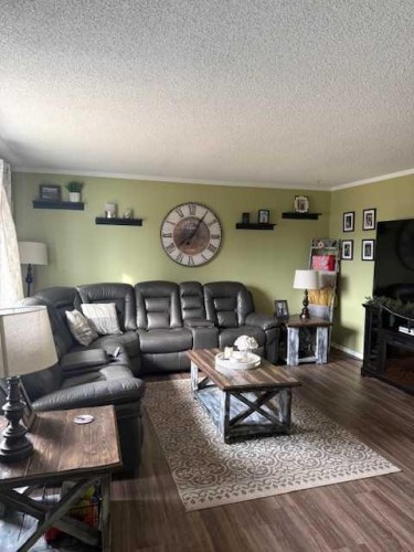 11510 Manning, Grande Cache, AB - Indoor Photo Showing Living Room