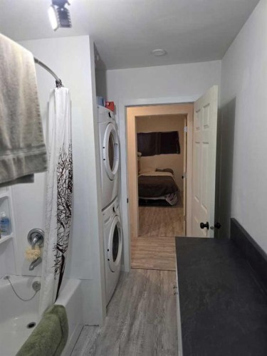 114 3 Avenue, Mclennan, AB - Indoor Photo Showing Laundry Room