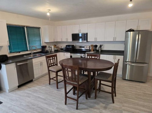 114 3 Avenue, Mclennan, AB - Indoor Photo Showing Kitchen With Double Sink