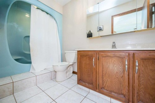 9818 75 Avenue, Grande Prairie, AB - Indoor Photo Showing Bathroom