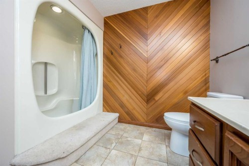 9818 75 Avenue, Grande Prairie, AB - Indoor Photo Showing Bathroom