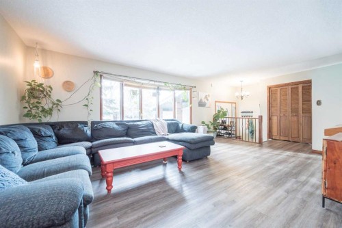 9818 75 Avenue, Grande Prairie, AB - Indoor Photo Showing Living Room