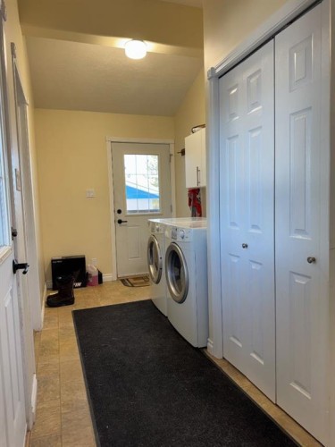 11404 105 Avenue, Fairview, AB - Indoor Photo Showing Laundry Room