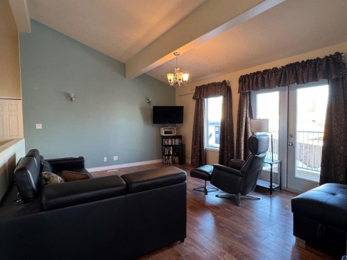 11404 105 Avenue, Fairview, AB - Indoor Photo Showing Living Room