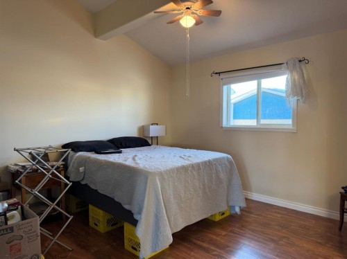 11404 105 Avenue, Fairview, AB - Indoor Photo Showing Bedroom