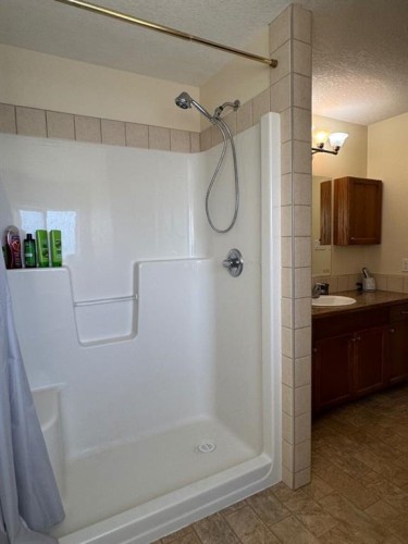 11404 105 Avenue, Fairview, AB - Indoor Photo Showing Bathroom