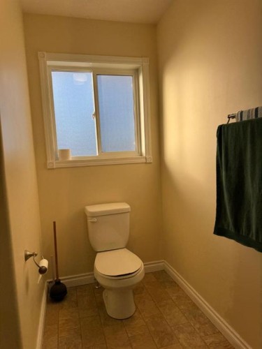 11404 105 Avenue, Fairview, AB - Indoor Photo Showing Bathroom