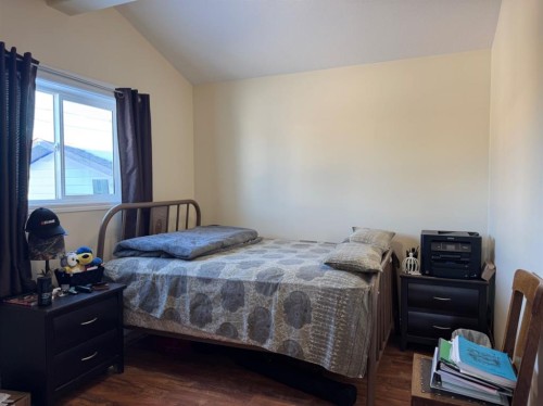 11404 105 Avenue, Fairview, AB - Indoor Photo Showing Bedroom