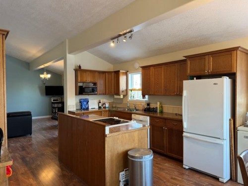 11404 105 Avenue, Fairview, AB - Indoor Photo Showing Kitchen With Double Sink
