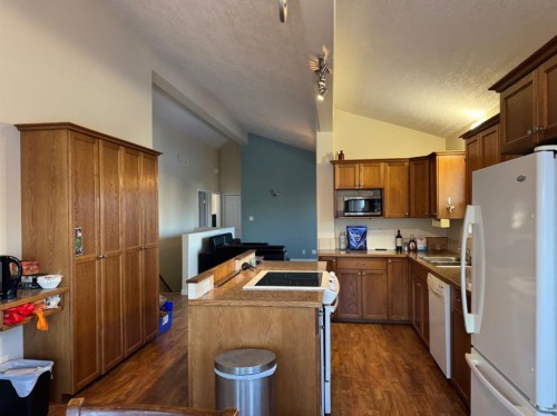 11404 105 Avenue, Fairview, AB - Indoor Photo Showing Kitchen