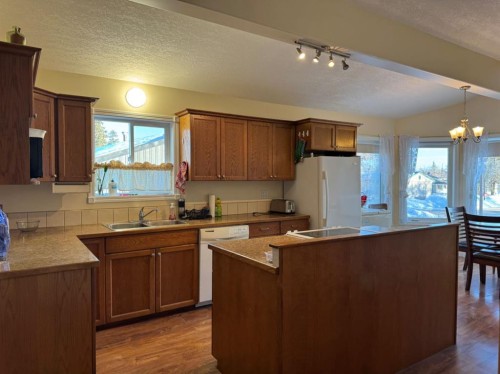 11404 105 Avenue, Fairview, AB - Indoor Photo Showing Kitchen With Double Sink