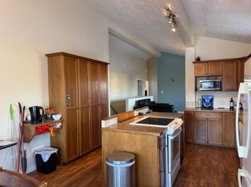 11404 105 Avenue, Fairview, AB - Indoor Photo Showing Kitchen