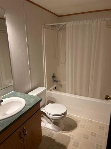16 1 Street West, Faust, AB - Indoor Photo Showing Bathroom