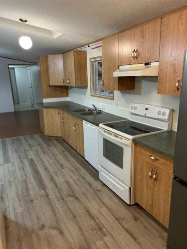 16 1 Street West, Faust, AB - Indoor Photo Showing Kitchen