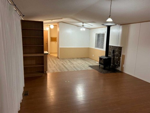 16 1 Street West, Faust, AB - Indoor Photo Showing Other Room