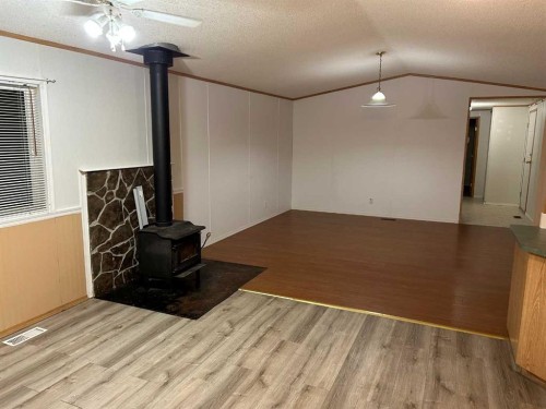 16 1 Street West, Faust, AB - Indoor Photo Showing Other Room