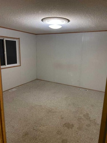 16 1 Street West, Faust, AB - Indoor Photo Showing Other Room