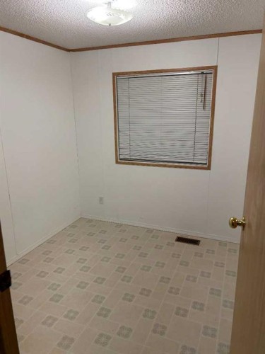 16 1 Street West, Faust, AB - Indoor Photo Showing Other Room
