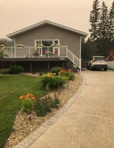 10818 92 Street  Peace River, AB T8S 1P4