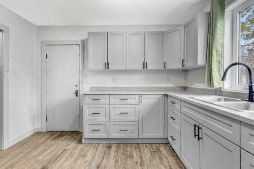 10320 105 Avenue, Hythe, AB - Indoor Photo Showing Kitchen